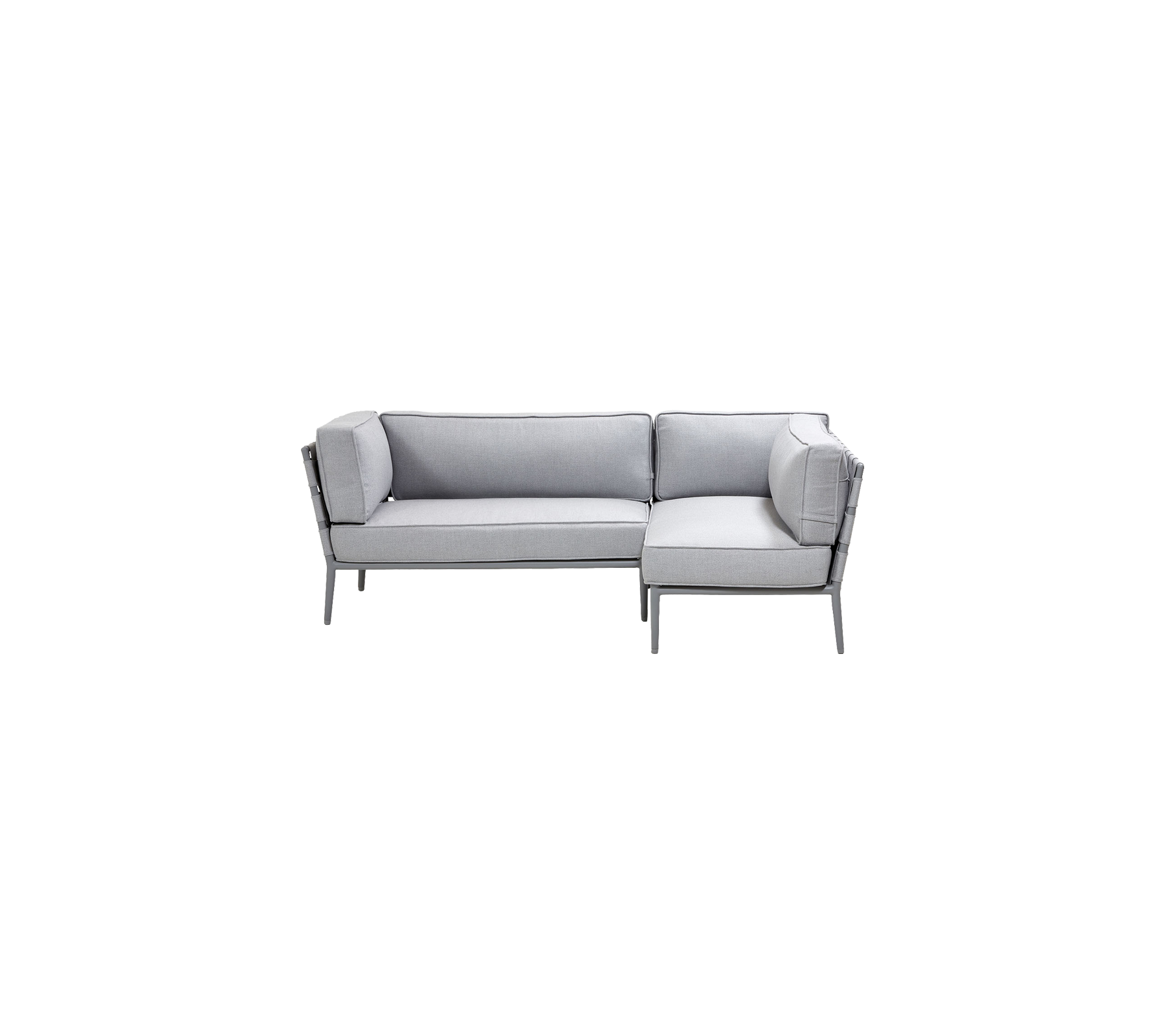 Stilig lys grå seksjonssofa med moderne design, med plushputer for komfort og slanke metallakenter.