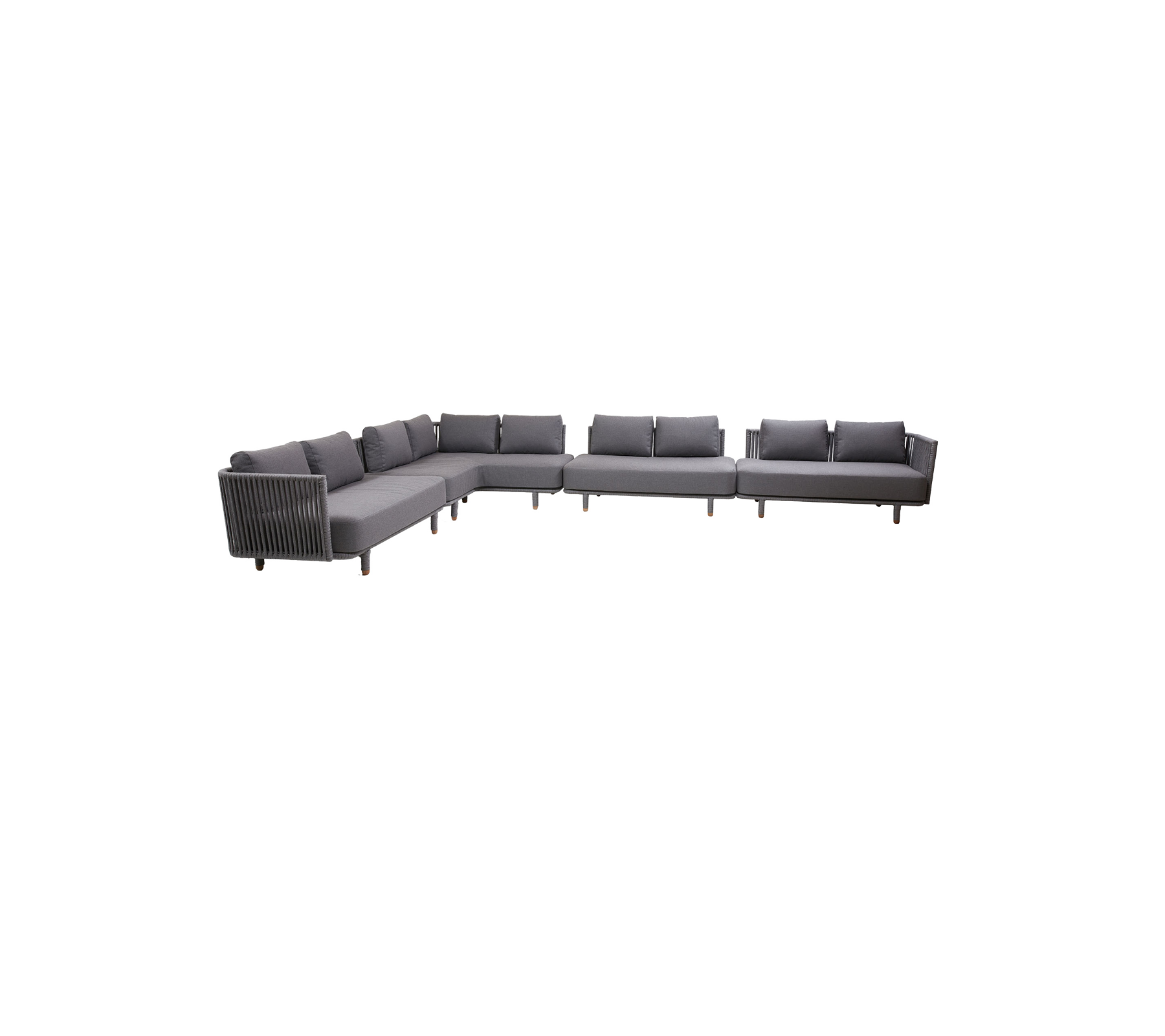 Moderne seksjonssofa i U-formet design, trukket i grått stoff med komfortable puter for en koselig sitteopplevelse.