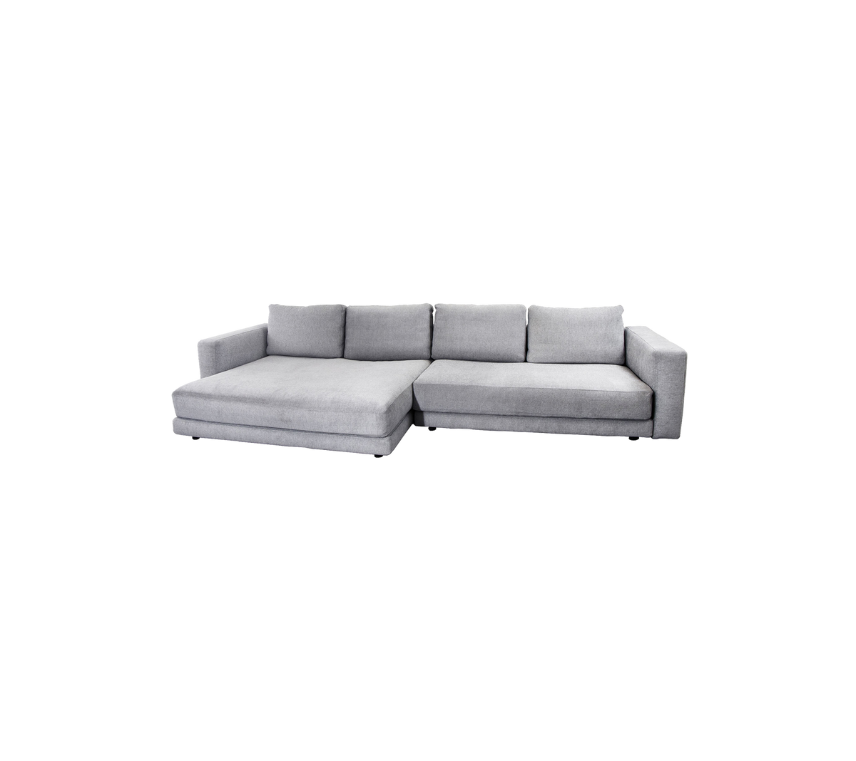 Moderne grå seksjonssofa med chaise lounge, med myke puter og et stilrent design for komfortabel sitting.