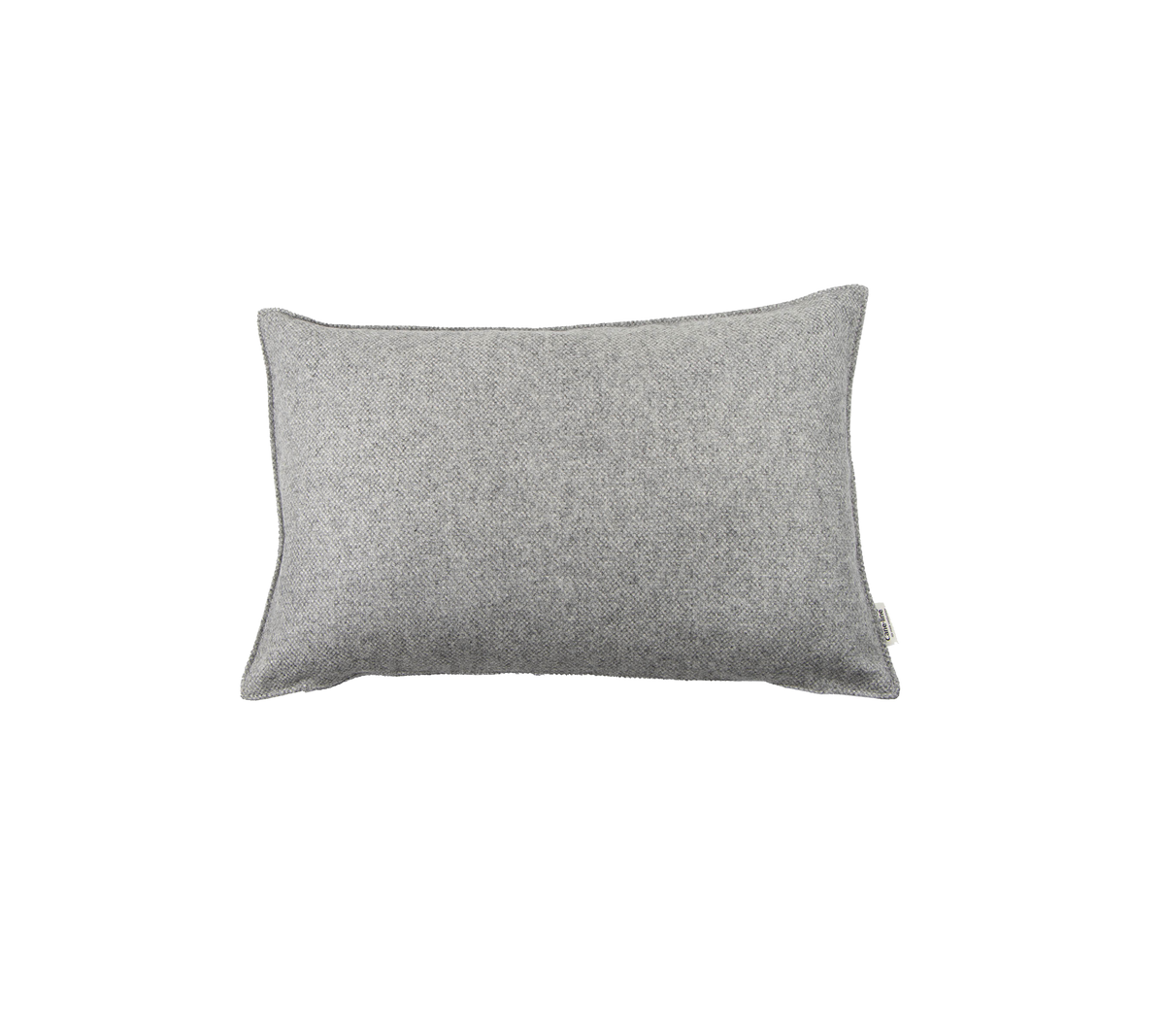 Grå rektangulær pute med et enkelt, teksturert stoffdesign, perfekt for å tilføre komfort og stil til ethvert rom.