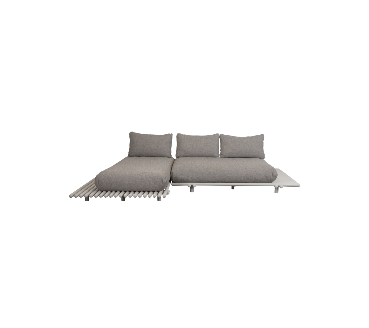 Moderne grå seksjonsofa design med myke puter og en slank trebase, perfekt for stilfull avslapning eller samlinger.